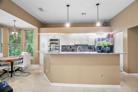 House in Coral Springs, Florida 4 bedrooms, 248.98 sq.m. № 1941304 - photo 14