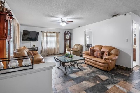 Casa en venta en Eustis, Florida, 4 dormitorios, 156.08 m2 № 1900455 - foto 7
