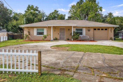 Casa en venta en Eustis, Florida, 4 dormitorios, 156.08 m2 № 1900455 - foto 1