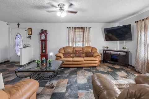 Casa en venta en Eustis, Florida, 4 dormitorios, 156.08 m2 № 1900455 - foto 10