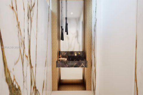 Villa ou maison à vendre à Miami Beach, Floride: 5 chambres, 711.63 m2 № 2152992 - photo 9