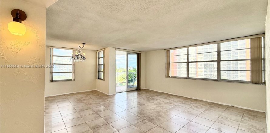 Condo in Miami, Florida, 2 bedrooms  № 1889755