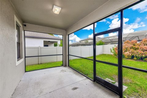 House in CONNERTON

 in Land O' Lakes, Florida 3 bedrooms, 162.95 sq.m. № 2413909 - photo 27