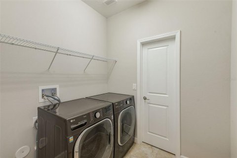 House in CONNERTON

 in Land O' Lakes, Florida 3 bedrooms, 162.95 sq.m. № 2413909 - photo 26