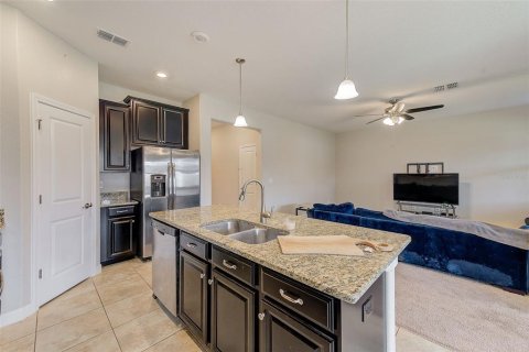 House in CONNERTON

 in Land O' Lakes, Florida 3 bedrooms, 162.95 sq.m. № 2413909 - photo 11