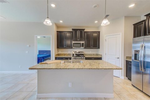 House in CONNERTON

 in Land O' Lakes, Florida 3 bedrooms, 162.95 sq.m. № 2413909 - photo 6