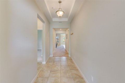 House in CONNERTON

 in Land O' Lakes, Florida 3 bedrooms, 162.95 sq.m. № 2413909 - photo 4