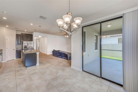 House in CONNERTON

 in Land O' Lakes, Florida 3 bedrooms, 162.95 sq.m. № 2413909 - photo 14