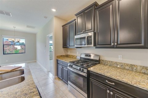 House in CONNERTON

 in Land O' Lakes, Florida 3 bedrooms, 162.95 sq.m. № 2413909 - photo 9