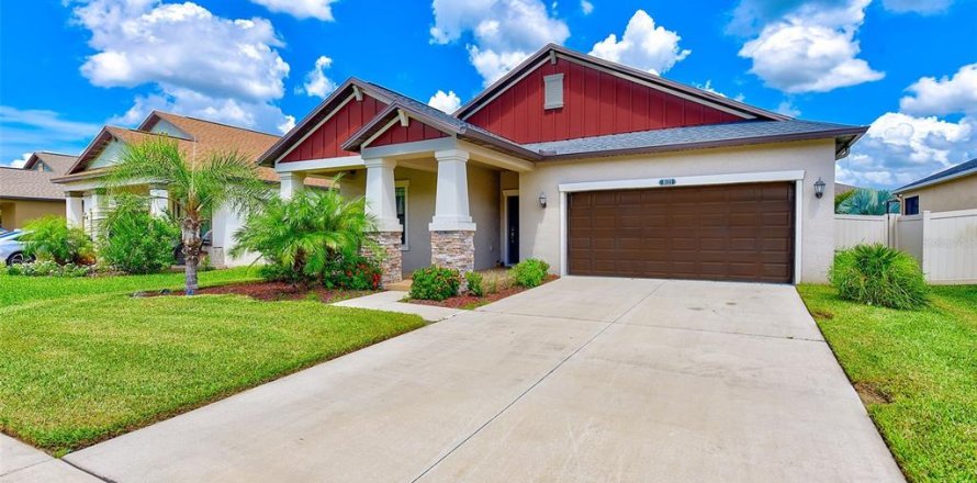 House in CONNERTON

 in Land O' Lakes, Florida 3 bedrooms, 162.95 sq.m. № 2413909
