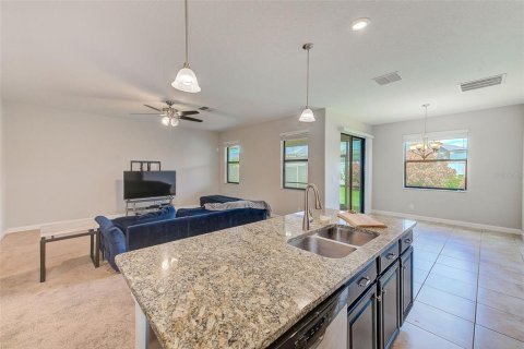 House in CONNERTON

 in Land O' Lakes, Florida 3 bedrooms, 162.95 sq.m. № 2413909 - photo 8