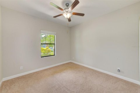 House in CONNERTON

 in Land O' Lakes, Florida 3 bedrooms, 162.95 sq.m. № 2413909 - photo 20