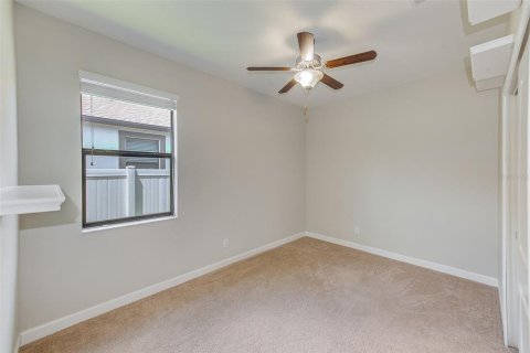 House in CONNERTON

 in Land O' Lakes, Florida 3 bedrooms, 162.95 sq.m. № 2413909 - photo 23