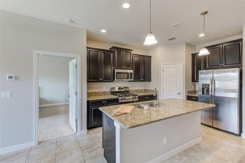 House in CONNERTON

 in Land O' Lakes, Florida 3 bedrooms, 162.95 sq.m. № 2413909 - photo 7