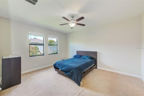 House in CONNERTON

 in Land O' Lakes, Florida 3 bedrooms, 162.95 sq.m. № 2413909 - photo 15