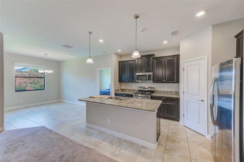 House in CONNERTON

 in Land O' Lakes, Florida 3 bedrooms, 162.95 sq.m. № 2413909 - photo 5