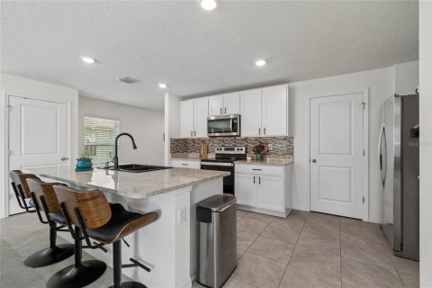 Casa en venta en Dade City, Florida, 4 dormitorios, 207.92 m2 № 2150713 - foto 19