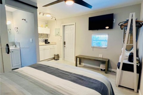 Immobilier commercial à louer à Miami, Floride: 23.41 m2 № 1961811 - photo 3