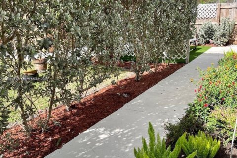 Immobilier commercial à louer à Miami, Floride: 23.41 m2 № 1961811 - photo 8