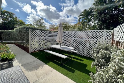 Immobilier commercial à louer à Miami, Floride: 23.41 m2 № 1961811 - photo 2