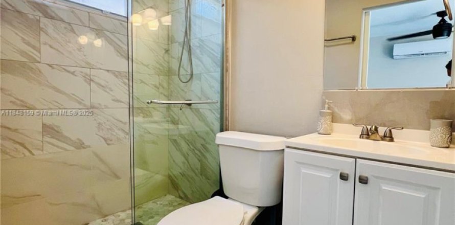 Immobilier commercial à Miami, Floride 23.41 m2 № 1961811