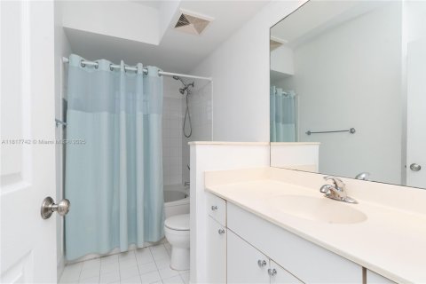 Купить кондоминиум в Санни-Айлс-Бич, Флорида 3 спальни, 117.43м2, № 1772699 - фото 25