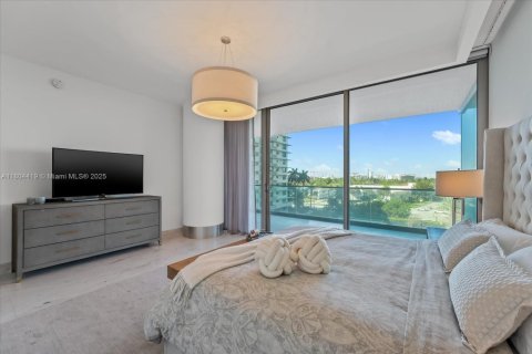 Condo in Bal Harbour, Florida, 2 bedrooms  № 1976224 - photo 17