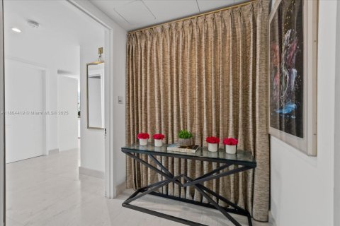 Condo in Bal Harbour, Florida, 2 bedrooms  № 1976224 - photo 6