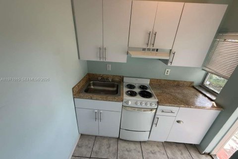 Casa en alquiler en Miami, Florida, 257.53 m2 № 2032633 - foto 4