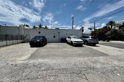 Propiedad comercial en venta en Dania Beach, Florida № 1993596 - foto 2