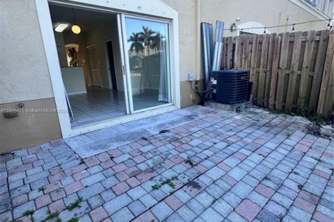 Touwnhouse à louer à Doral, Floride: 3 chambres, 147.62 m2 № 1957158 - photo 7