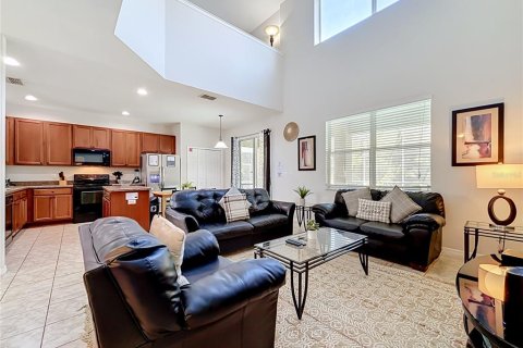 House in Kissimmee, Florida 6 bedrooms, 267 sq.m. № 2403564 - photo 8