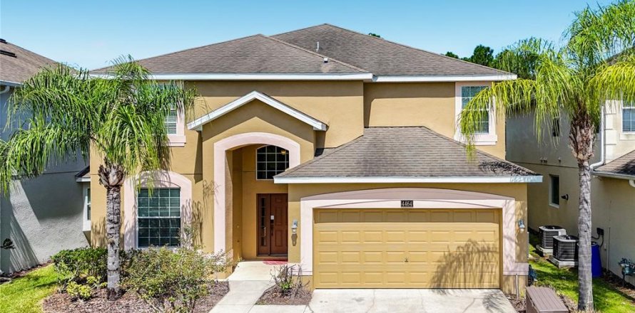 House in Kissimmee, Florida 6 bedrooms, 267 sq.m. № 2403564