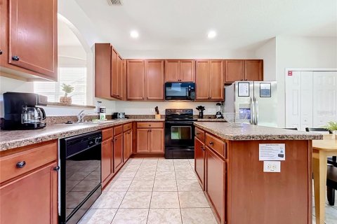 House in Kissimmee, Florida 6 bedrooms, 267 sq.m. № 2403564 - photo 12