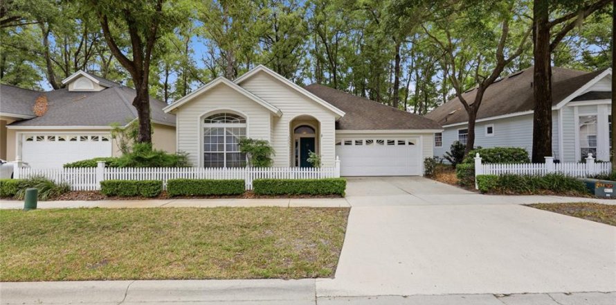 House in Gainesville, Florida 3 bedrooms, 158.58 sq.m. № 2232607