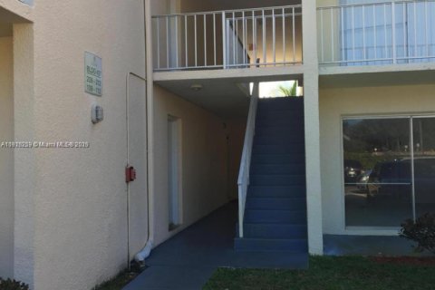 Condo in West Palm Beach, Florida, 1 bedroom № 1976301 - photo 5