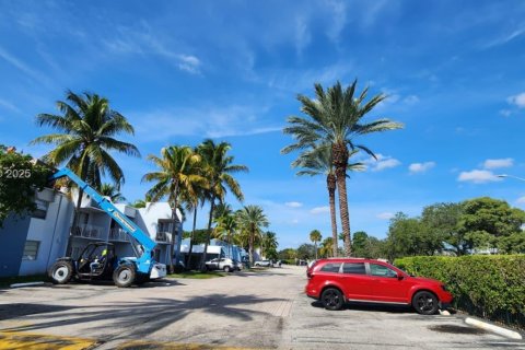 Condo in West Palm Beach, Florida, 1 bedroom № 1976301 - photo 11
