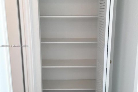 Condo in West Palm Beach, Florida, 1 bedroom № 1976301 - photo 3