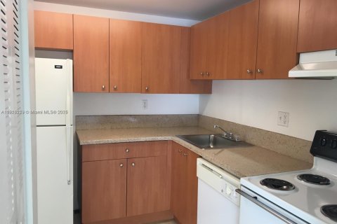 Condo in West Palm Beach, Florida, 1 bedroom № 1976301 - photo 1