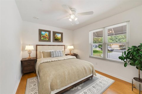 House in Lady Lake, Florida 2 bedrooms, 124.3 sq.m. № 1746379 - photo 11