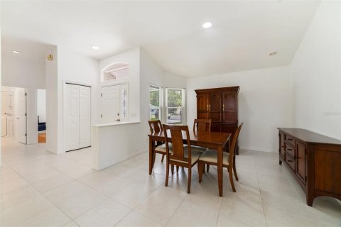 House in Lady Lake, Florida 2 bedrooms, 124.3 sq.m. № 1746379 - photo 4