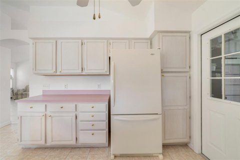 House in Lady Lake, Florida 2 bedrooms, 124.3 sq.m. № 1746379 - photo 7
