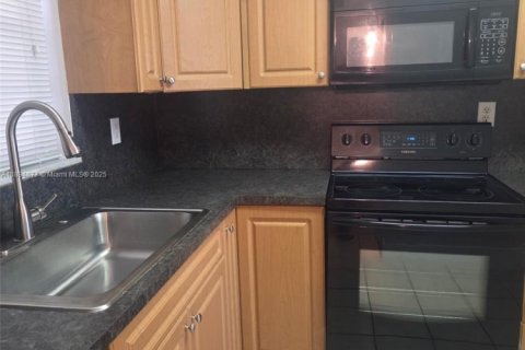 Condominio en alquiler en Pembroke Pines, Florida, 2 dormitorios, 102.19 m2 № 1949907 - foto 8