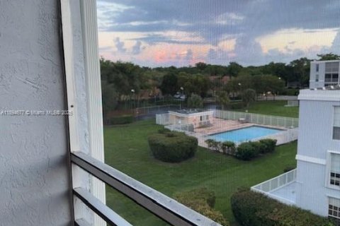 Condominio en alquiler en Pembroke Pines, Florida, 2 dormitorios, 102.19 m2 № 1949907 - foto 10