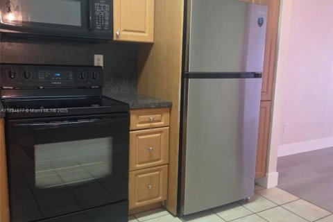 Condominio en alquiler en Pembroke Pines, Florida, 2 dormitorios, 102.19 m2 № 1949907 - foto 9