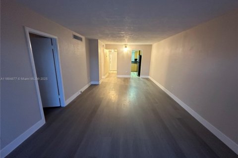 Condominio en alquiler en Pembroke Pines, Florida, 2 dormitorios, 102.19 m2 № 1949907 - foto 2
