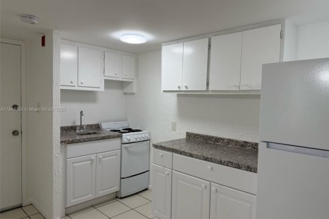 Villa ou maison à louer à Miami, Floride: 5017.28 m2 № 1846081 - photo 4
