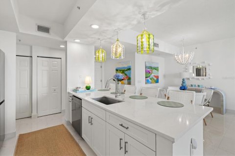 Condo in Sarasota, Florida, 2 bedrooms  № 1879240 - photo 10
