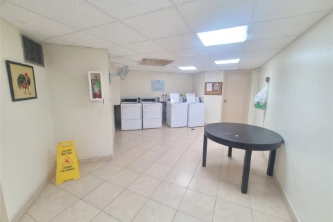 Condo in Lauderhill, Florida, 2 bedrooms  № 1119074 - photo 1