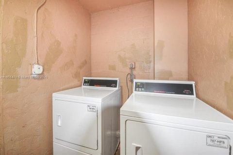 Condo in West Palm Beach, Florida, 1 bedroom  № 1937374 - photo 16